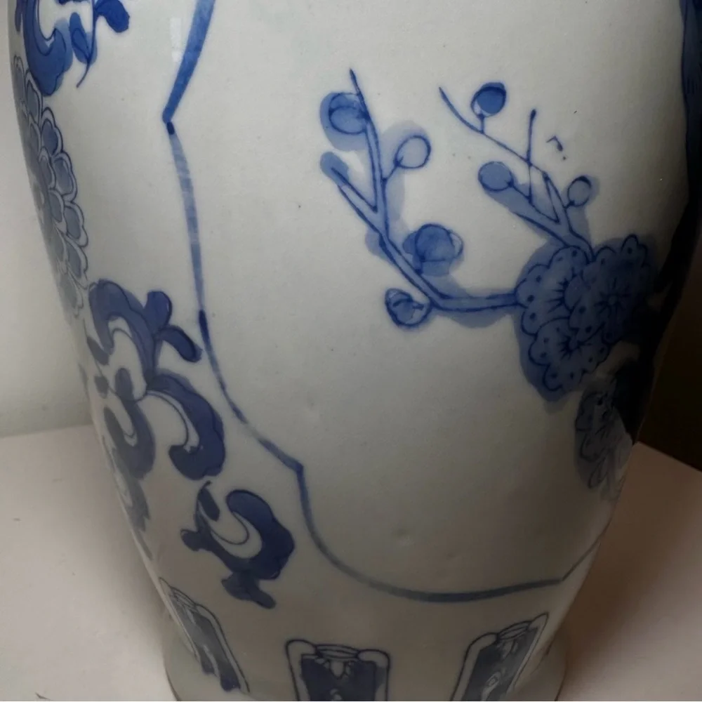 💙🤍Vintage Blue and White Chinese Vase